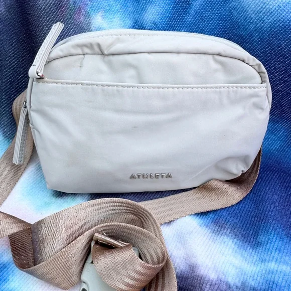 Athleta EUC “all about” belt bag/crossbody - Picture 1 of 5